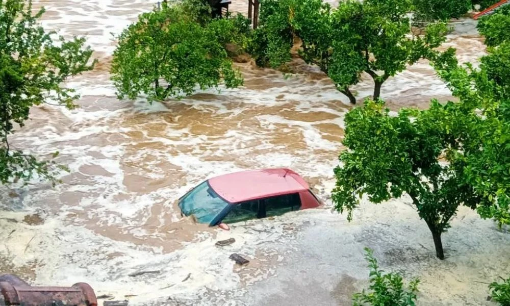 Διακοπή κυκλοφορίας στην Πειραιώς λόγω συσσώρευσης υδάτων